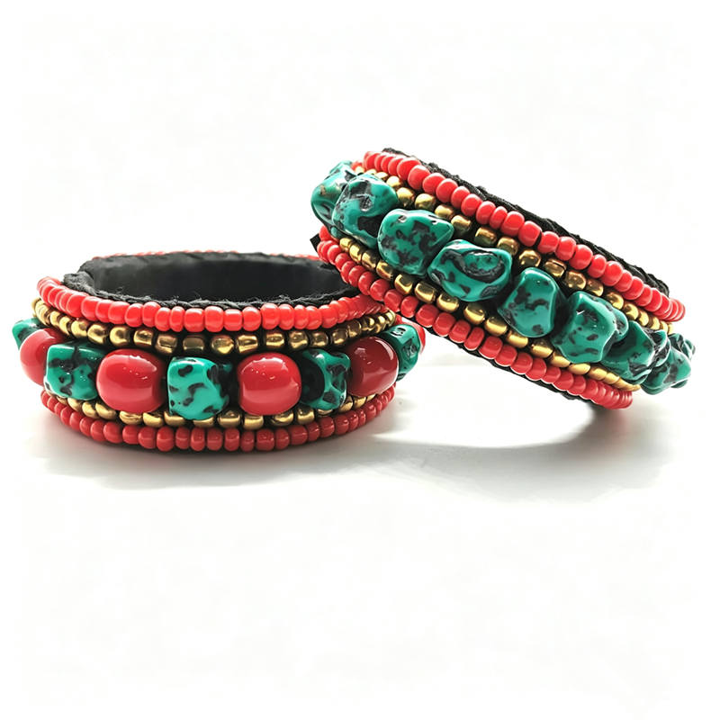 Ethnic Fashion Com - Tibetische handgefertigte Armreifen mit simulierten Türkis-Nuggets,