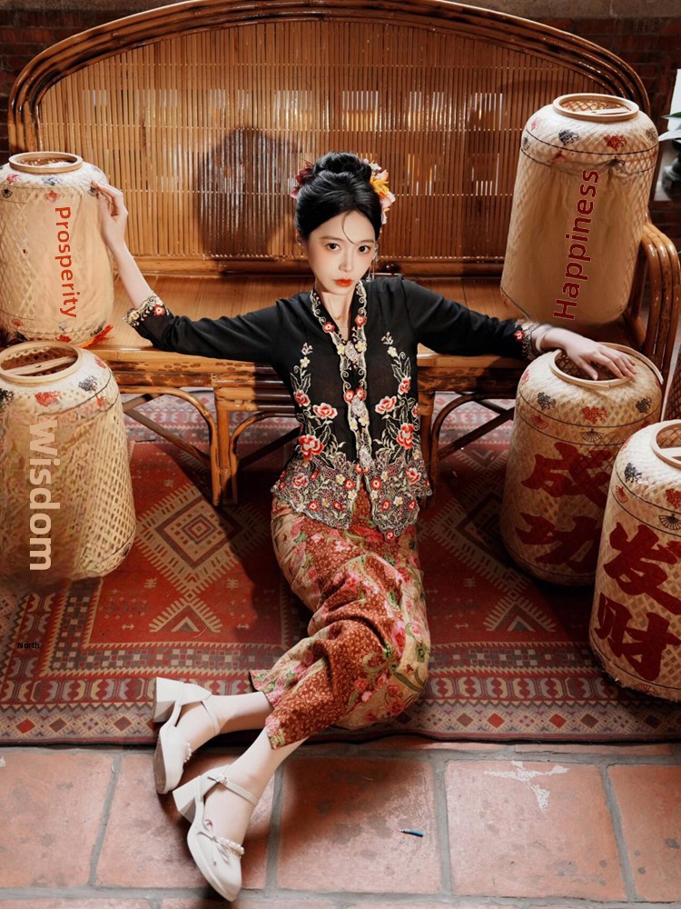 Ethnic Fashion Shoot - Neues Kleines Ethnisches Kostüm mit Schwerer