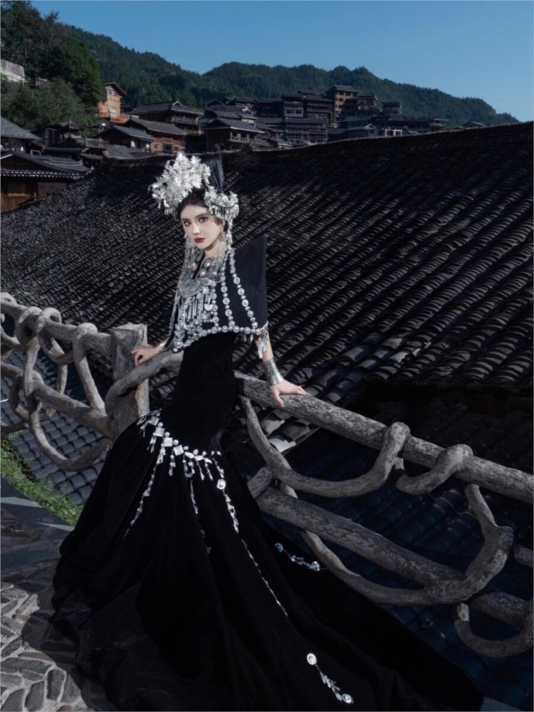 Neue schwarze Modeoutfits im E – Ethnic Fashion Shoot Bewertung und Preis
