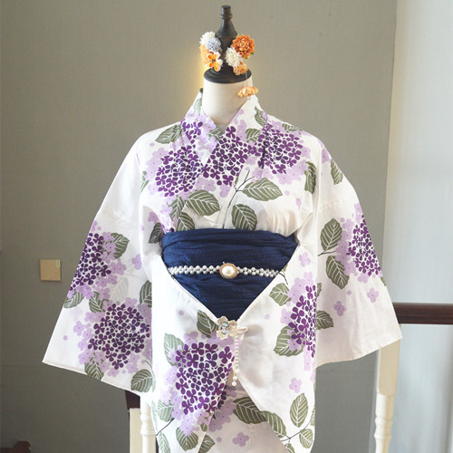Traditioneller Yukata-Bademant – Ethnic Fabric Bewertung und Preis