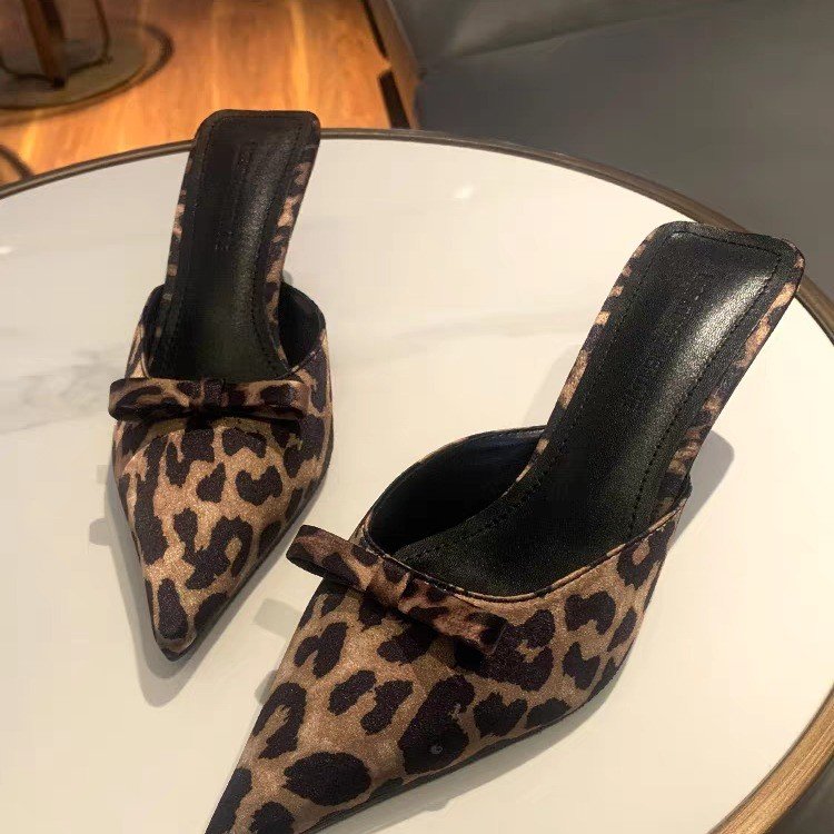 Damen-Slipper mit Leopardenmus – The Ethnic Fashion Bewertung und Preis