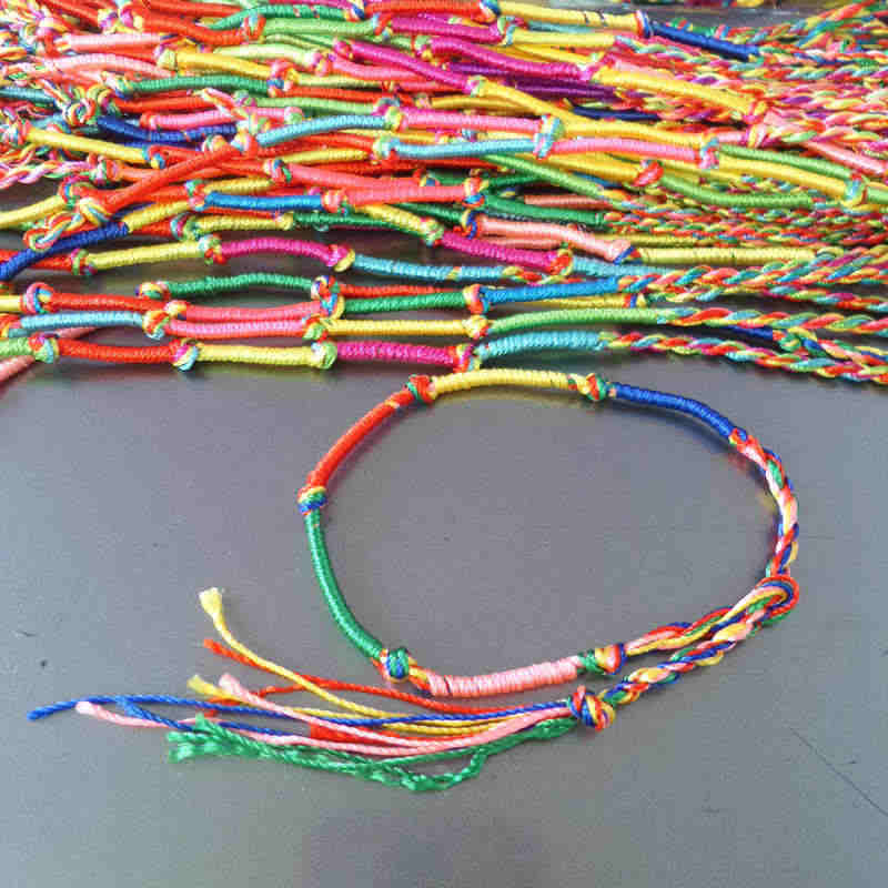 Bunte Schnurarmbänder in große – Ethnic Fashion Com Bewertung und Preis