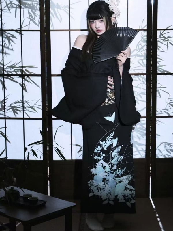 Traditioneller Japanischer Kim – Ethnic Fashion Shoot Bewertung und Preis