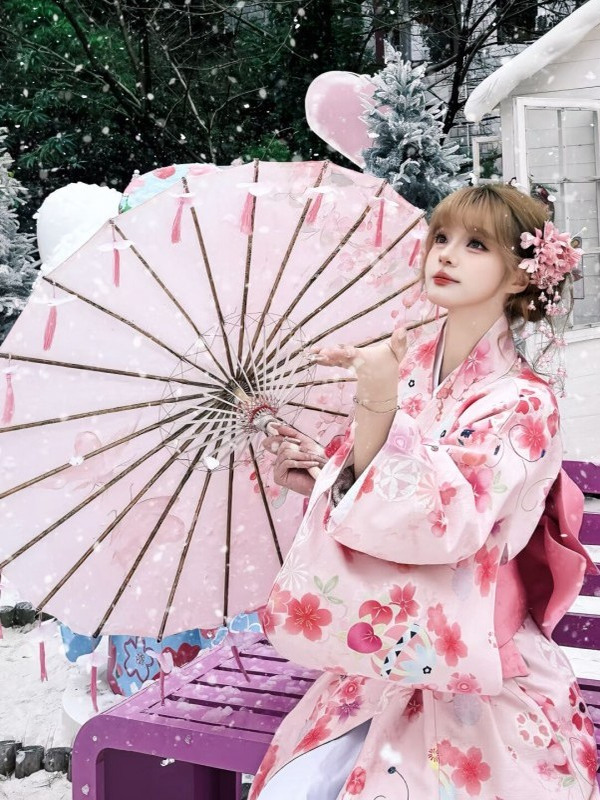 Traditioneller japanischer Kim – Ethnic Fashion Photography Bewertung und Preis