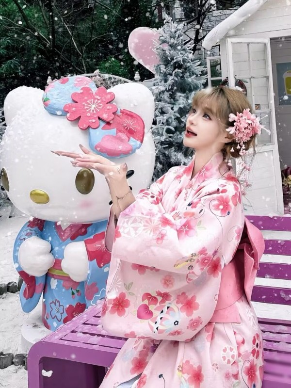 Traditioneller japanischer Kim – Ethnic Fashion Photography Bewertung und Preis